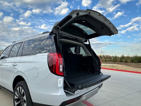 New 2025 Ford Expedition Platinum w/ Driver's Package image 75