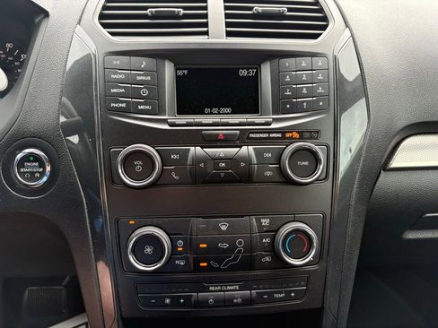Used 2019 Ford Explorer XLT FWD image 31