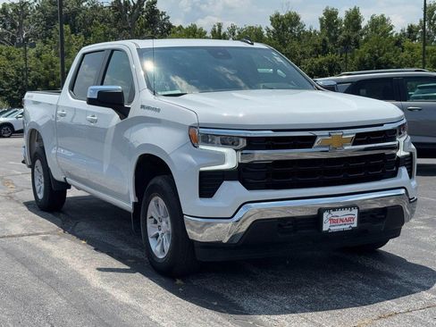 Used 2026 Chevrolet Silverado 1500 LT AWD/4WD image 2