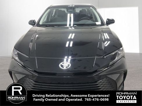 Used 2025 Toyota Camry LE image 9