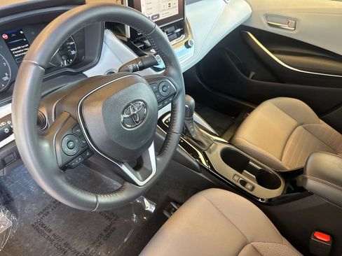 Used 2023 Toyota Corolla SE w/ SE Premium Package FWD image 11