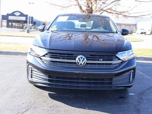Used 2023 Volkswagen Jetta Sport image 3