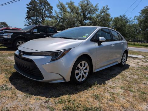 Used 2024 Toyota Corolla LE FWD image 4