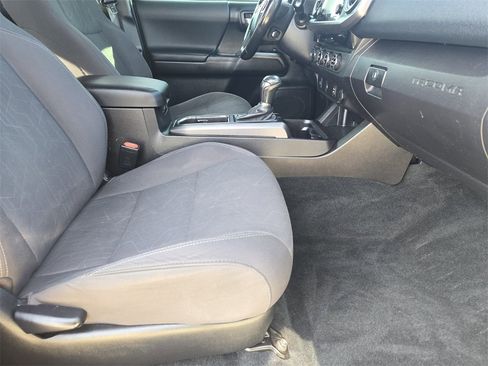 Used 2016 Toyota Tacoma TRD Sport w/ Towing Package image 15