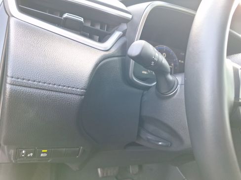 Used 2025 Toyota Corolla Cross XLE image 18