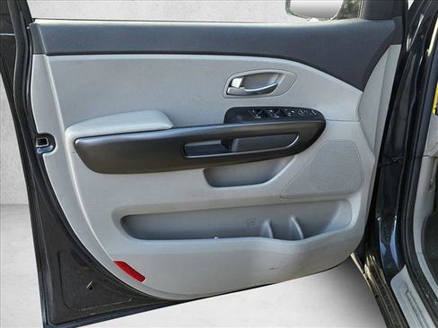 Used 2017 Kia Sedona LX image 12