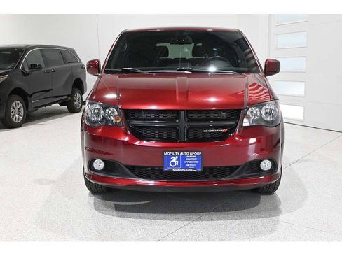 Used 2019 Dodge Grand Caravan SE FWD image 4