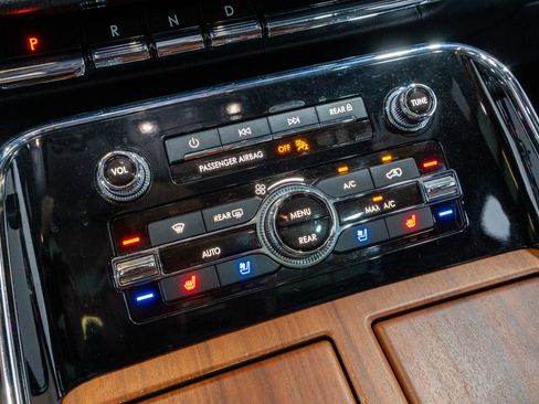 Used 2019 Lincoln Navigator L Reserve image 24