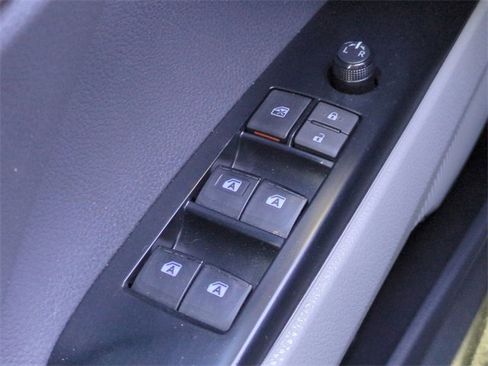 Used 2020 Toyota Camry SE image 21