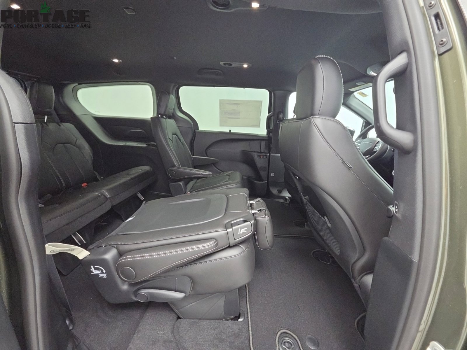New 2027 Chrysler Pacifica Select AWD/4WD image 45