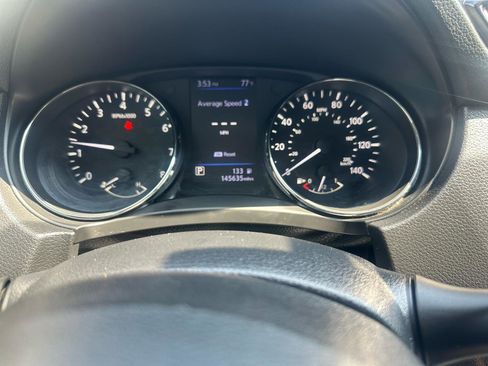 Used 2018 Nissan Rogue S AWD/4WD image 13