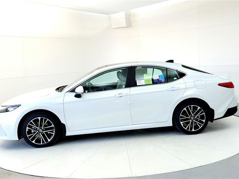 New 2026 Toyota Camry XLE image 3