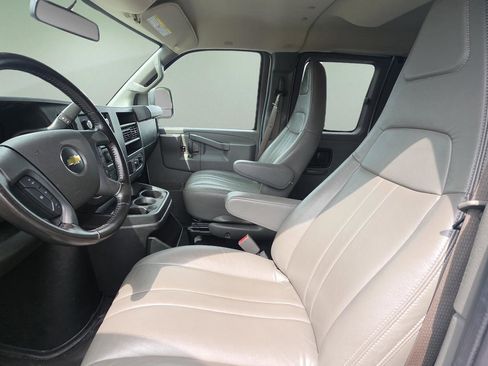 Used 2020 Chevrolet Express 3500 LS RWD image 16