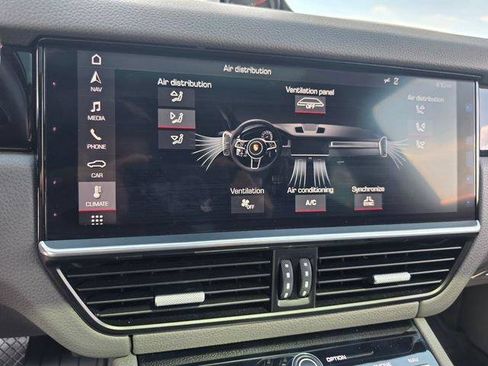 Used 2019 Porsche Cayenne AWD/4WD image 24