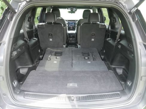 Used 2025 Jeep Grand Cherokee L Limited w/ Black Appearance Package AWD/4WD image 11