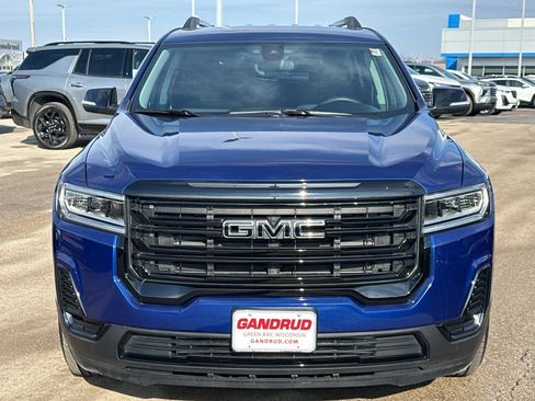 Used 2023 GMC Acadia SLE w/ Driver Convenience Package image 3