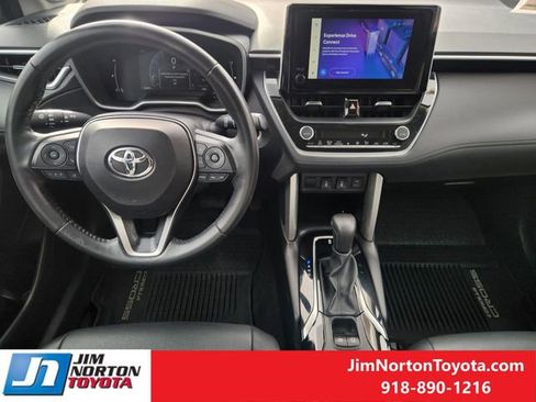 Used 2023 Toyota Corolla Cross XLE image 29