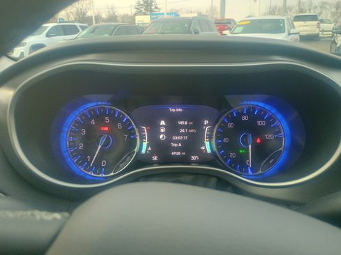 Used 2024 Chrysler Pacifica Touring-L image 27