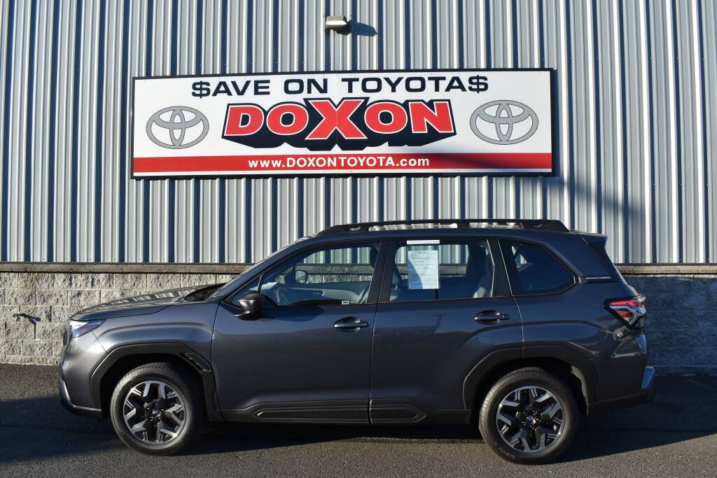Used 2025 Subaru Forester AWD/4WD image 4