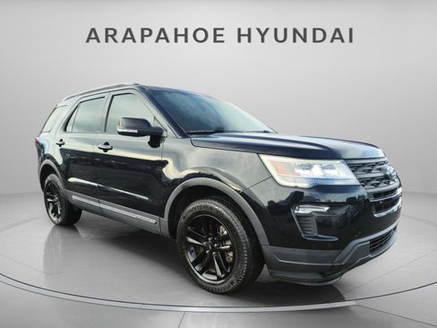 Used 2018 Ford Explorer XLT image 11