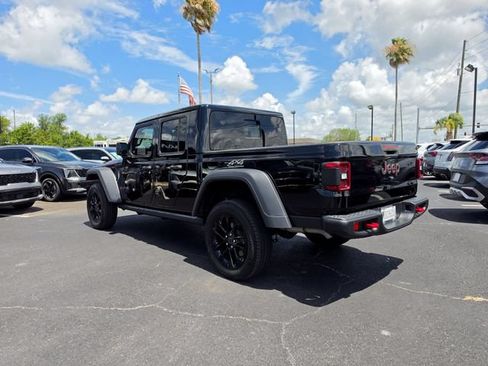 Used 2022 Jeep Gladiator Rubicon w/ LED Lighting Group AWD/4WD image 10