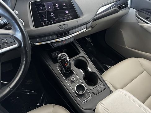 Used 2020 Cadillac XT4 Luxury w/ Cold Weather Package image 23