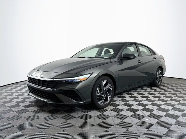 Certified 2025 Hyundai Elantra Sport FWD image 2