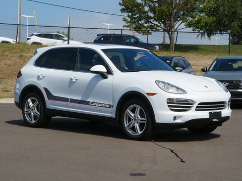 Used 2014 Porsche Cayenne Platinum Edition AWD/4WD image 4
