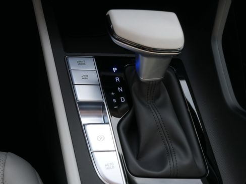 Certified 2026 Hyundai Elantra Limited FWD image 24