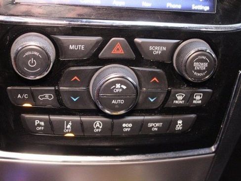 Used 2020 Jeep Grand Cherokee Altitude image 28