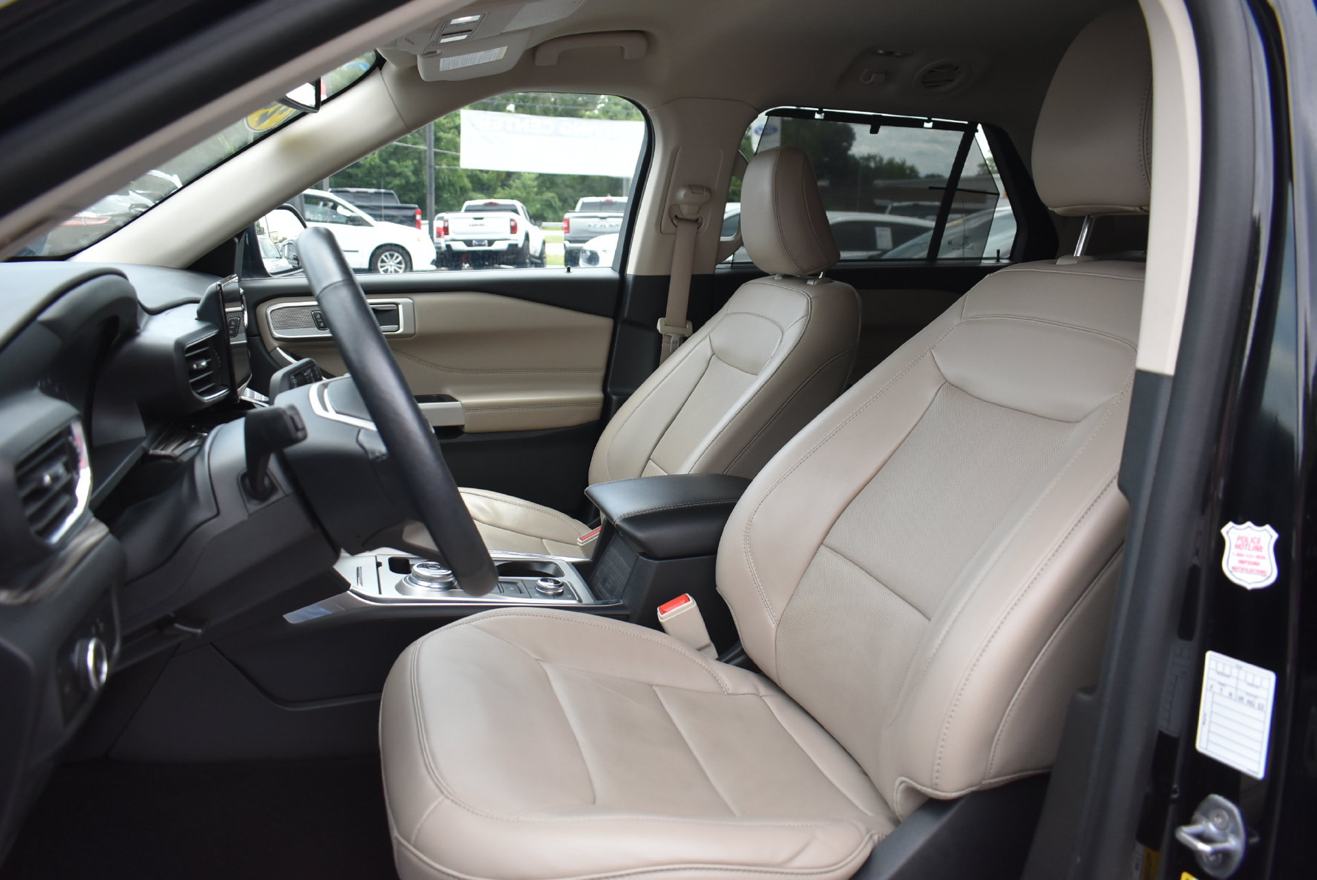 Used 2023 Ford Explorer Limited AWD/4WD image 14