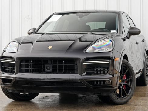 Used 2022 Porsche Cayenne Turbo image 3