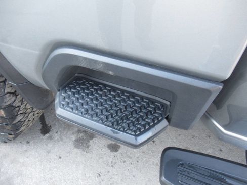 Used 2024 Chevrolet Silverado 2500 LT w/ Convenience Package AWD/4WD image 11