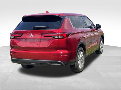 Used 2024 Mitsubishi Outlander ES AWD/4WD image 4