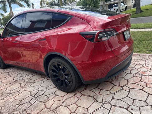 Used 2022 Tesla Model Y Long Range image 8