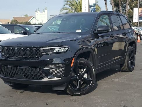New 2025 Jeep Grand Cherokee Altitude image 33