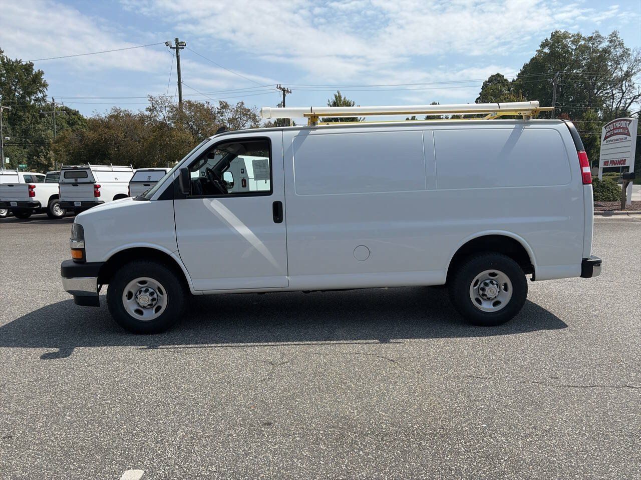 Used 2022 Chevrolet Express 2500 w/ Driver Convenience Package RWD image 6