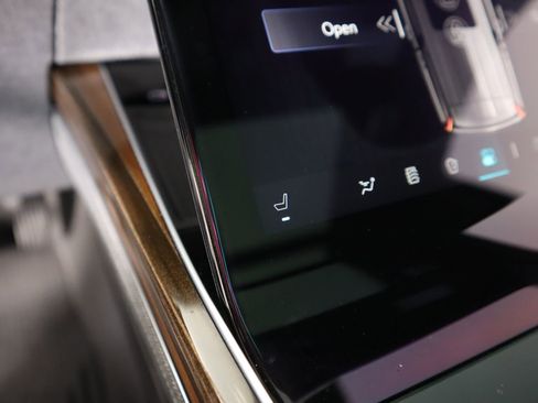 Used 2025 Cadillac Escalade Sport Platinum image 8