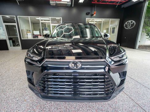 Used 2025 Toyota Grand Highlander AWD image 6