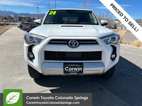 Used 2024 Toyota 4Runner TRD Off-Road Premium AWD/4WD image 2
