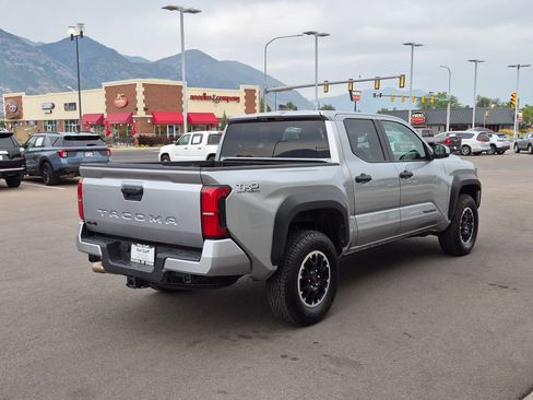Used 2025 Toyota Tacoma TRD Off-Road AWD/4WD image 3