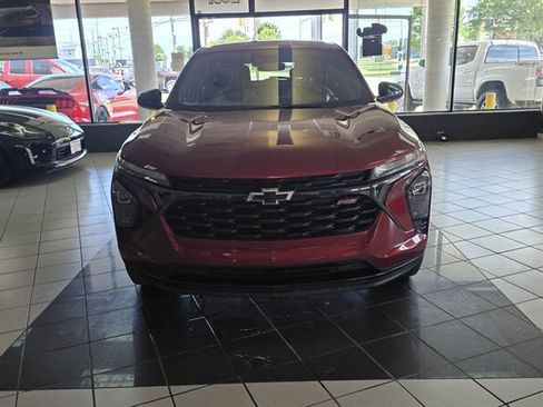 Used 2024 Chevrolet Trax RS FWD image 3