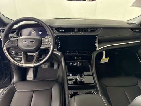 New 2026 Jeep Grand Cherokee Limited image 12