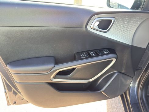 Used 2024 Kia Soul LX w/ LX Technology Package image 12
