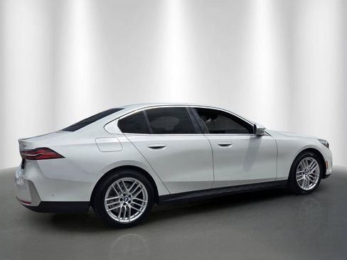 Certified 2024 BMW 530i w/ Convenience Package RWD image 7