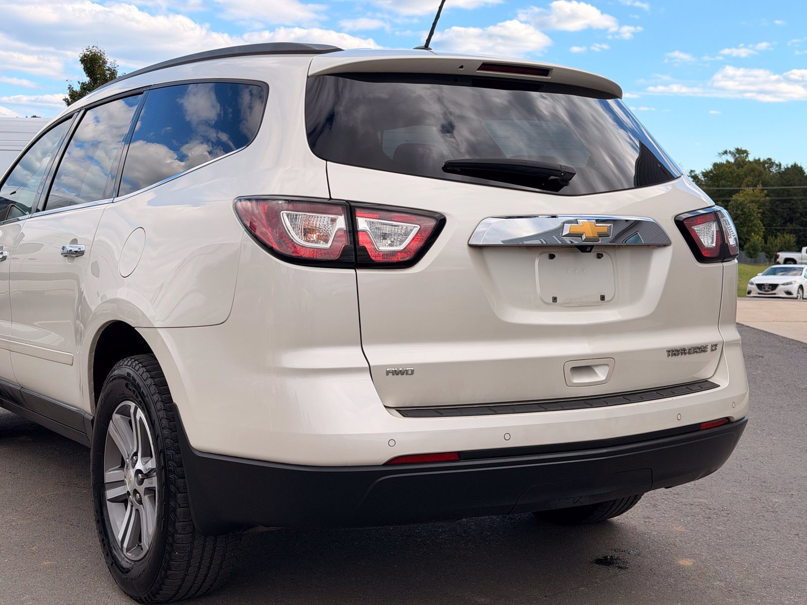 Used 2015 Chevrolet Traverse LT AWD/4WD image 5