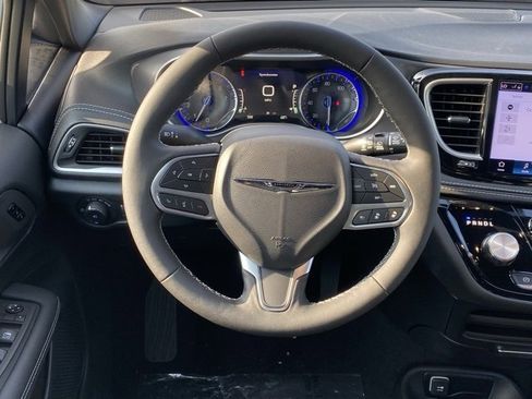 New 2026 Chrysler Pacifica Select image 39