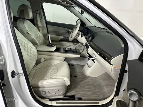 Used 2023 Genesis GV60 Performance image 29