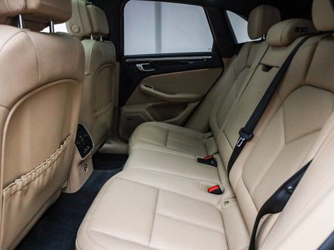 Certified 2025 Porsche Macan image 21