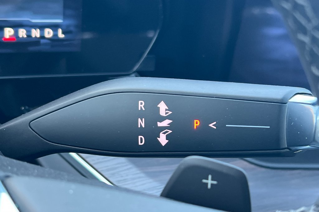 New 2026 Chevrolet Suburban Premier AWD/4WD image 21